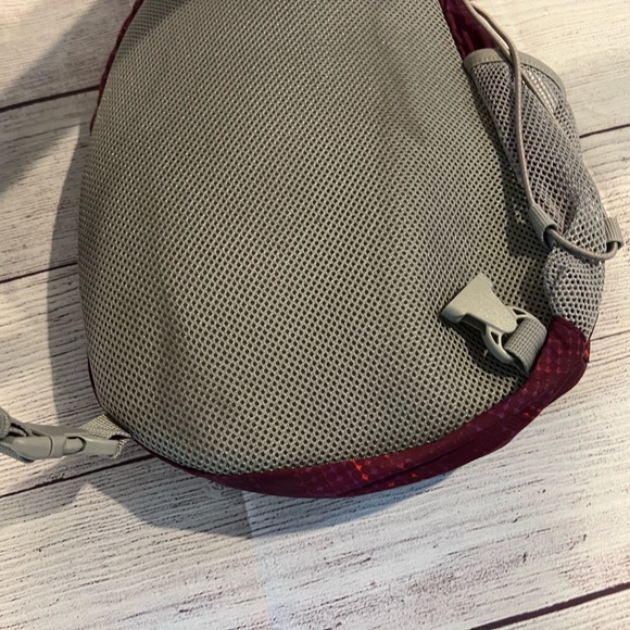 Eddie Bauer Ripstop Sling Bag - Picture 3 of 7